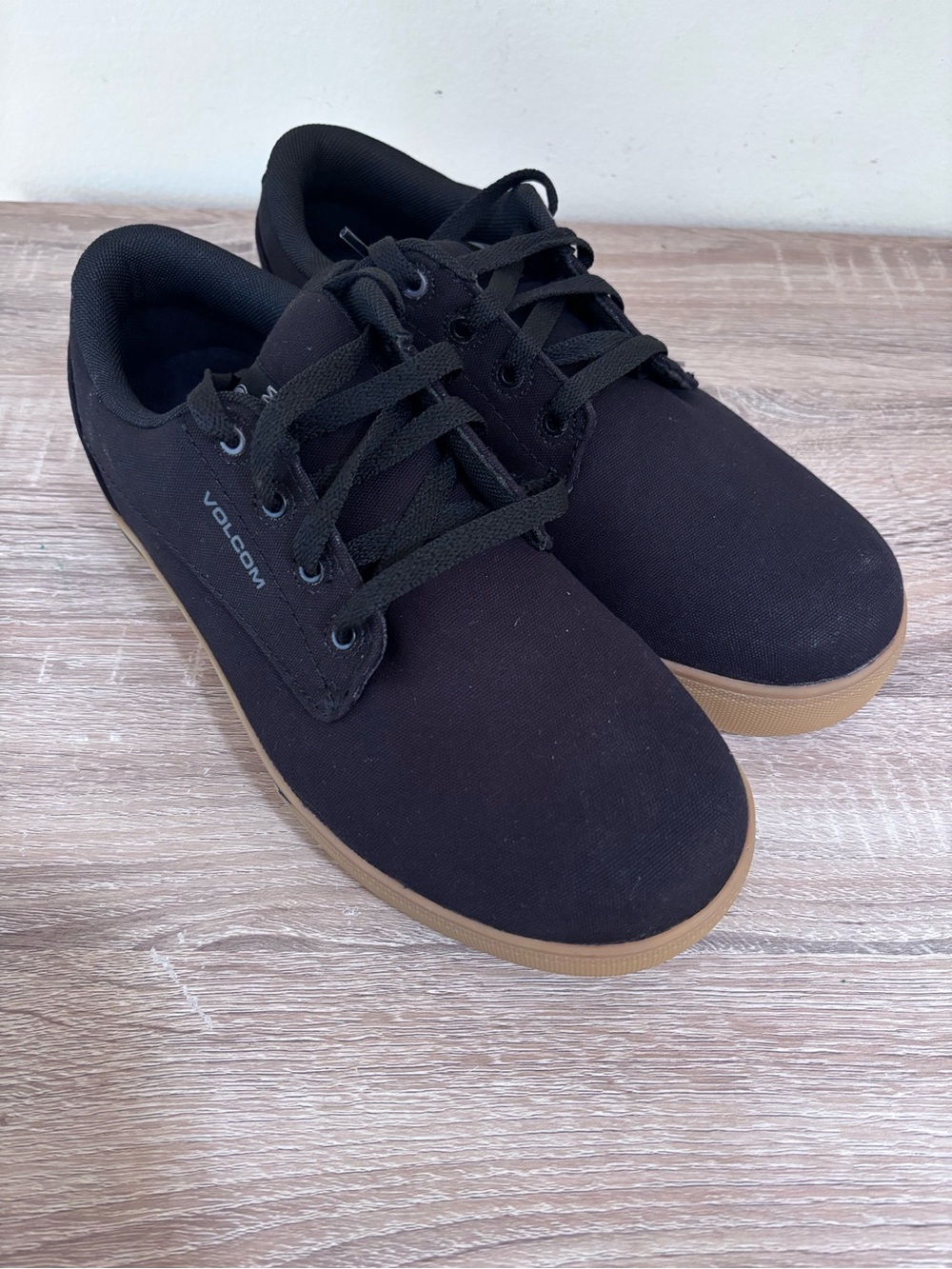 NWOT Volcom Black Work Shoes with Safety Toe, Non-Slip Sole 7.5 Men’s - Picture 3 of 5